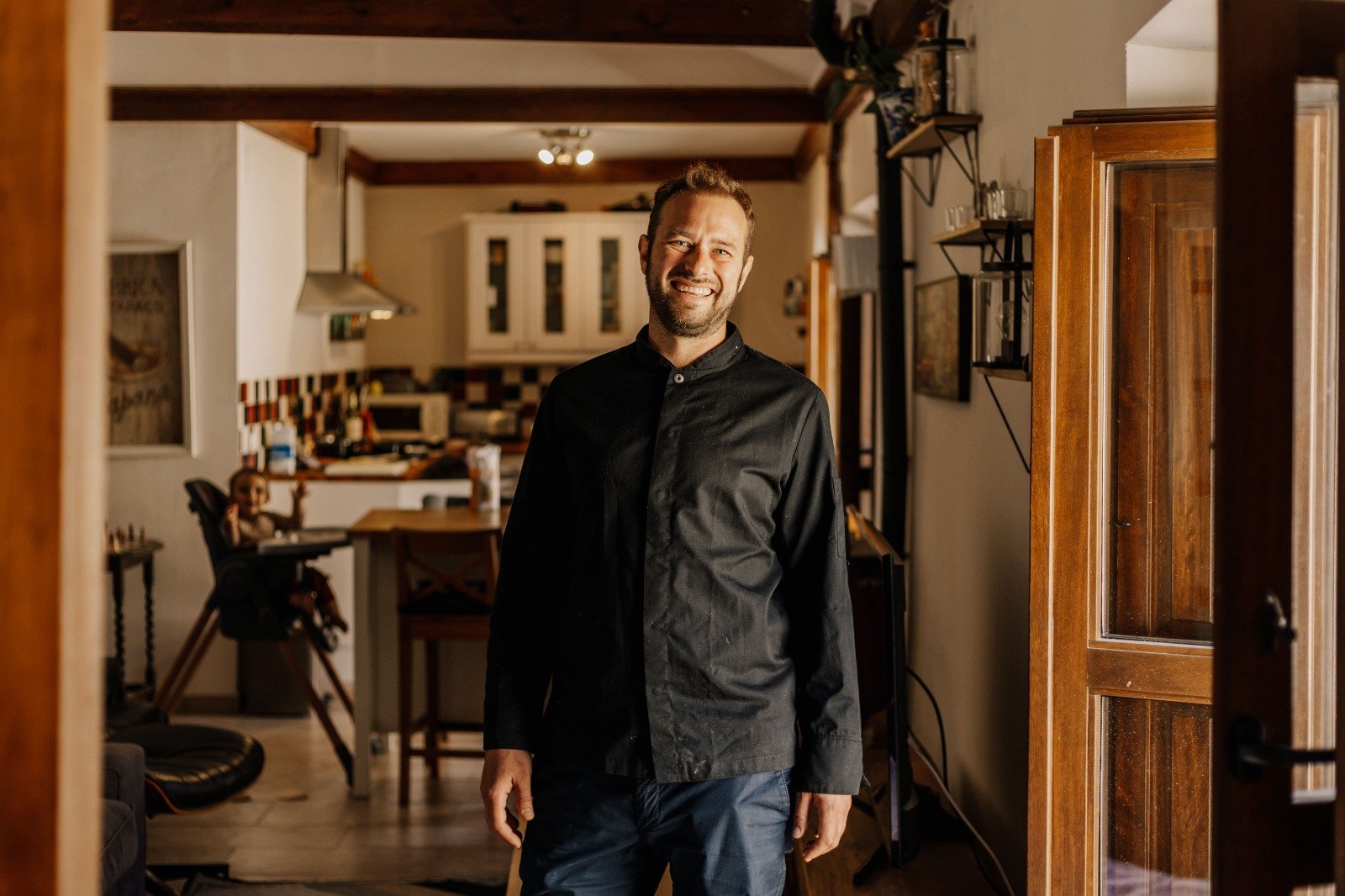 Edu Vincent en su casa del Albaicín (fotografía real)